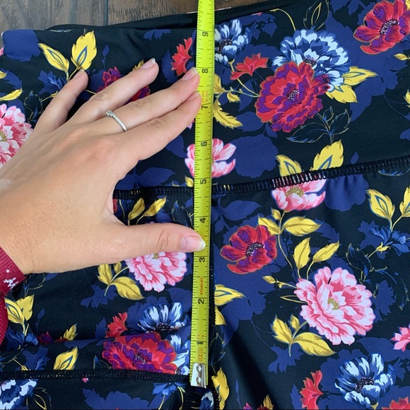 Ruby Ribbon | Reversible Floral Crop Yoga Leggings Black Activewear - Picture 8 of 10